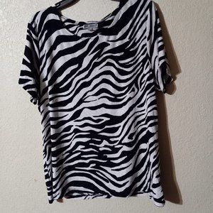 JM Collection   Woman round neck short sleeve Zebra textured print Black/White s